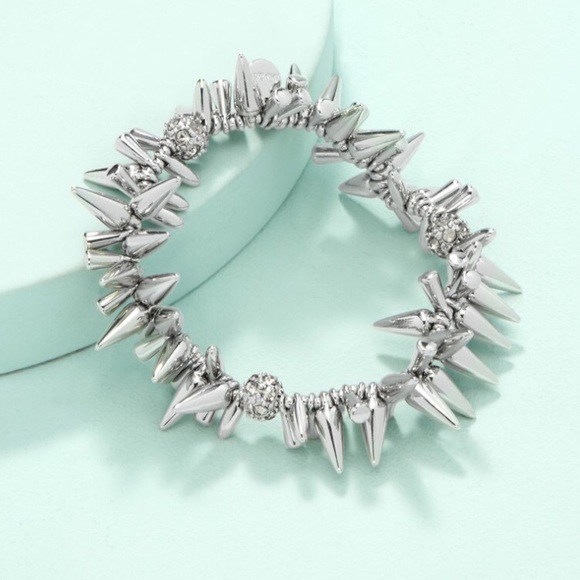 SOLD Stella & Dot Renegade Cluster Bracelet - Picture 5 of 5